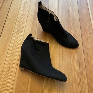 Womens high heeled wedge boots. Zippered.